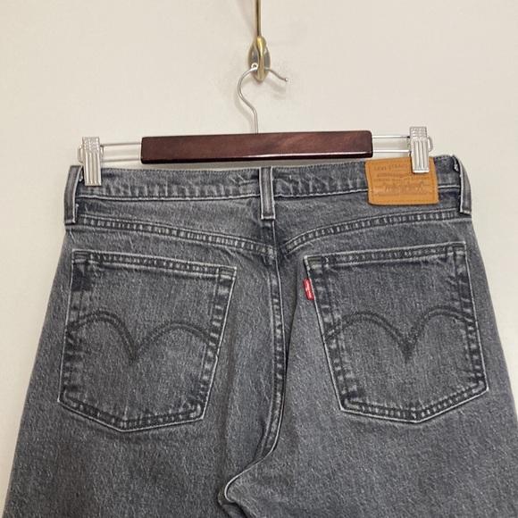 Levi's Jeans Womens 27 x 28 Gray Wedgie Fit High Rise Taper Leg - Picture 4 of 14